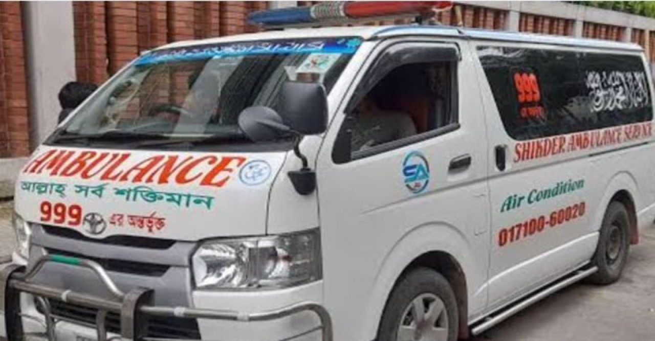 চাঁপাইনবাবগঞ্জে স্বাস্থ্য কমপ্লেক্সের সরকারি অ্যাম্বুলেন্স বন্ধ