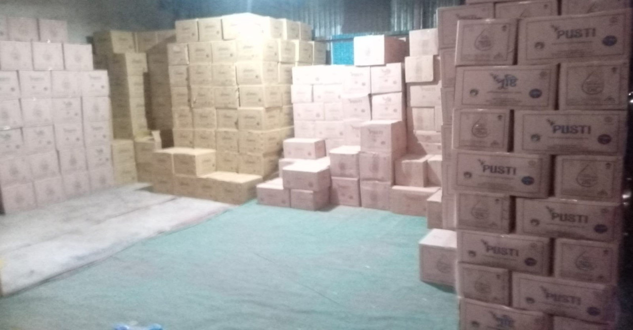 চট্টগ্রামে ডিলারের গুদামে মিললো হাজার হাজার লিটার সয়াবিন, জরিমানা