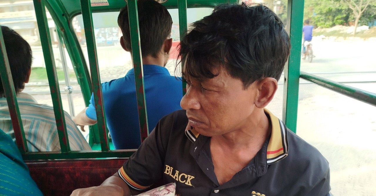 অটোতে বিশ্ববিদ্যালয় ছাত্রীর সামনে বসে অশ্লীল আচরণ : অভিযুক্তকে খুঁজছে পুলিশ অটোতে বিশ্ববিদ্যালয় ছাত্রীর সামনে বসে অশ্লীল আচরণ : অভিযুক্তকে খুঁজছে পুলিশ