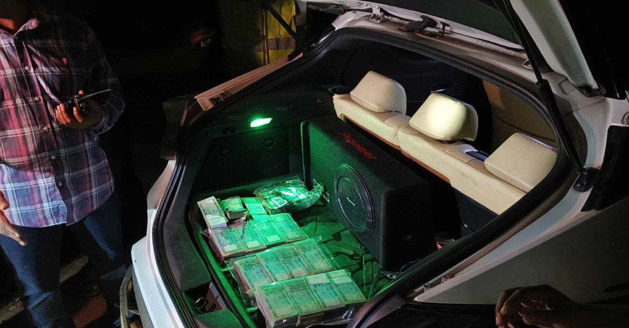 সিংড়ায় প্রকৌশলীর গাড়িতে পাওয়া গেল ৩৭ লাখ টাকা