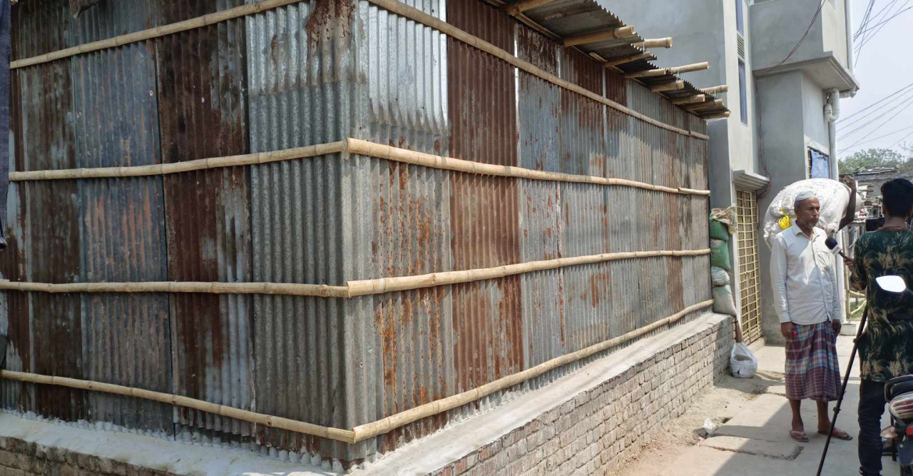 রাজশাহীতে জোরপূর্বক বসতবাড়ি দখলের অভিযোগ