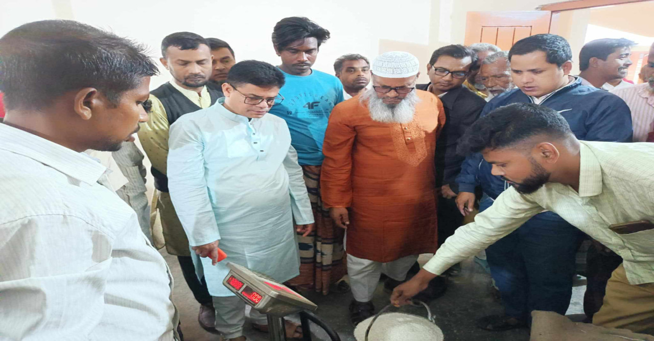 প্রসাদপুর  ইউনিয়নের অসহায় ও হৃতদরিদ্রদের মাঝে ভিজিএফ’র চাল বিতরণ