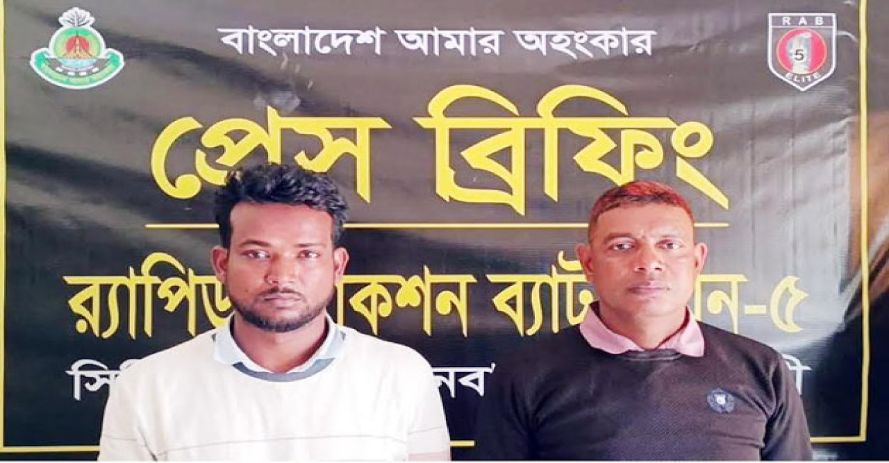 নিয়ামতপুরে বিপুল পরিমাণ ফেন্সিডিলসহ ২ মাদক ব্যবসায়ী আটক