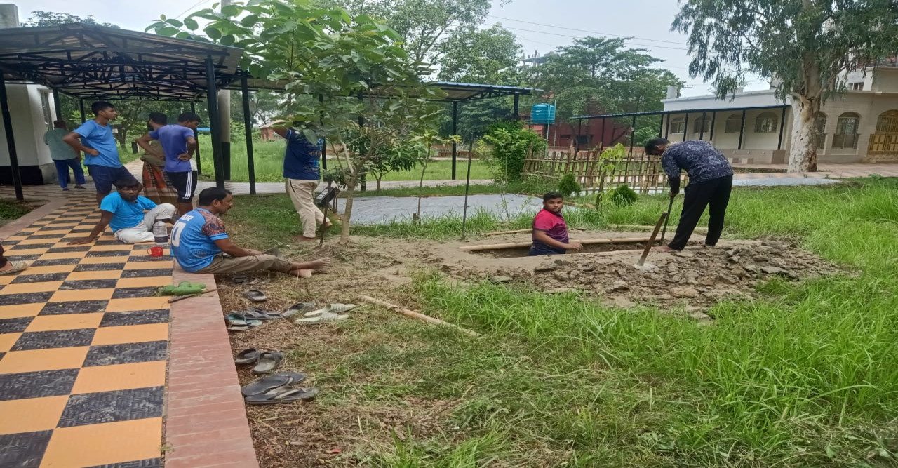 রাজশাহীতে দাফন হবে পাইলট তৌকিরের, খোঁড়া হচ্ছে কবর