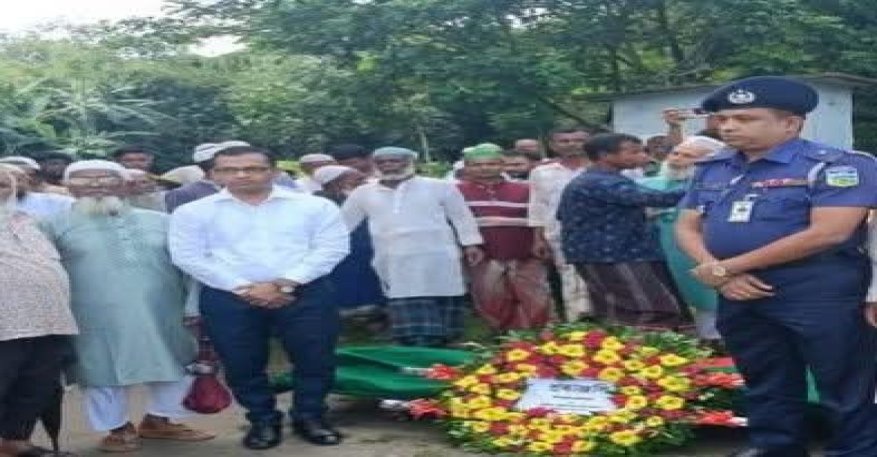 আটপাড়ায় বীর মুক্তিযোদ্ধা আব্দুল হাকিমকে গার্ড অব অনারে শেষ বিদায়