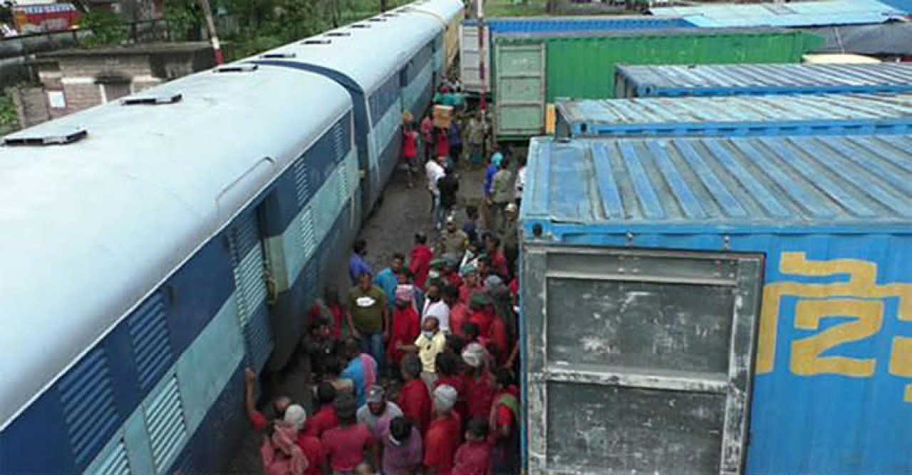 গত  মাসে আসেনি কোনো খাদ্যপণ্যসহ অন্যান্য সামগ্রী