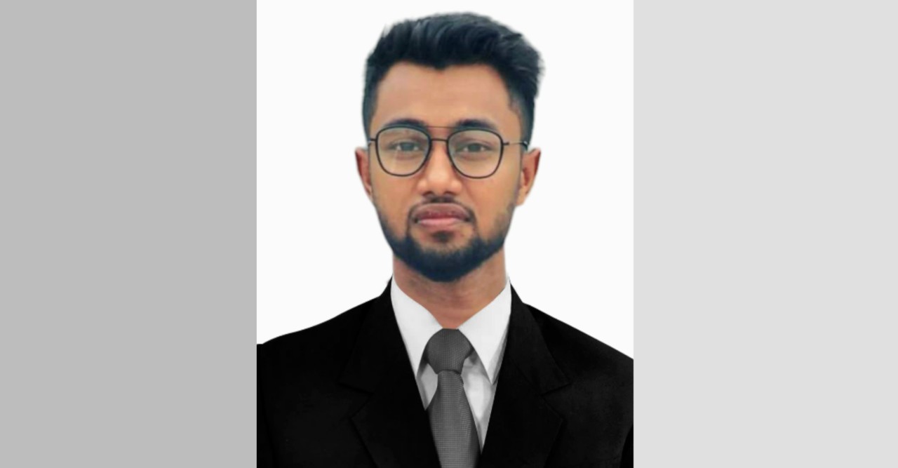 ডিজিটাল স্ক্রিনের মায়া ও অবহেলিত পবিত্র কুরআন : এক আত্মোপলব্ধির আহ্বান