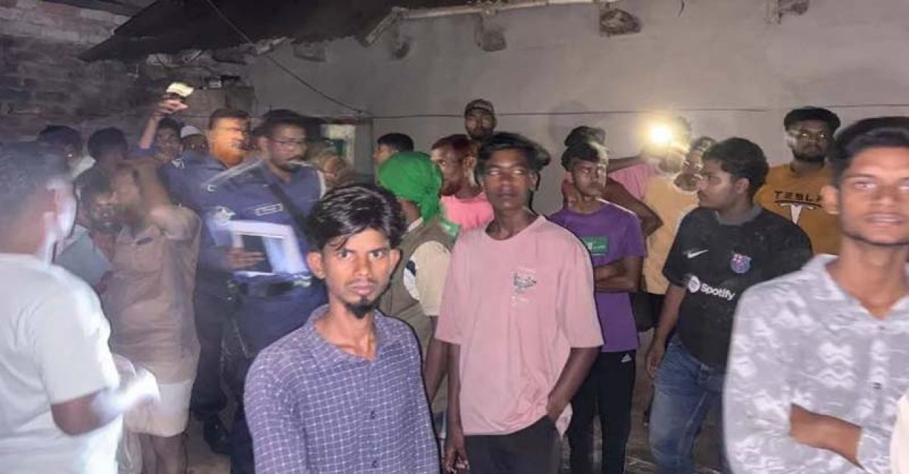 জয়পুরহাটে ছেলের বাঁশের খুঁটির আঘাতে বাবার মৃত্যু, মা-মেয়ে হাসপাতালে