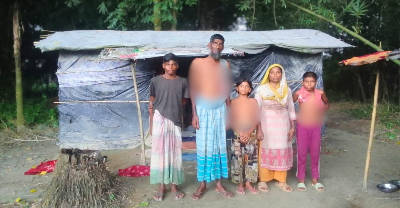 “অসহায় বাবার তিন সন্তান নিয়ে জঙ্গলে বসবাস, সাহায্যের আবেদন এলাকাবাসীর”
