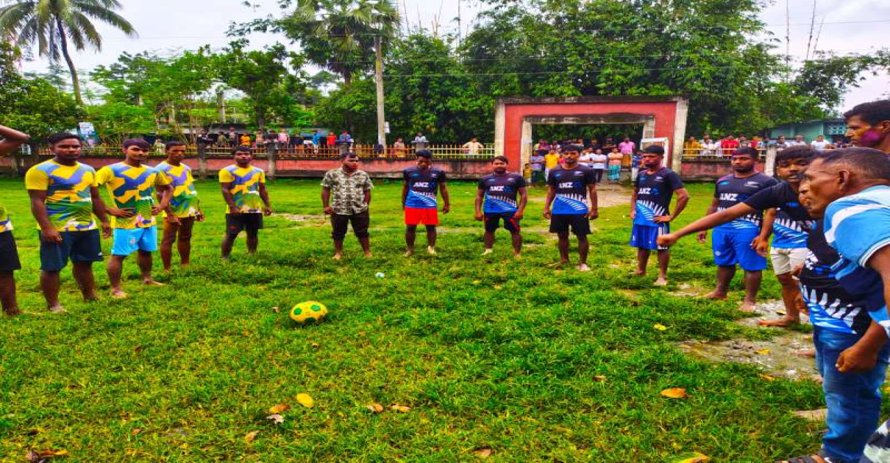 দুর্গাপুরে শ্রমিক দল ও কৃষক দলের মাঝে প্রতি-ফুটবল ম্যাচ অনুষ্ঠিত