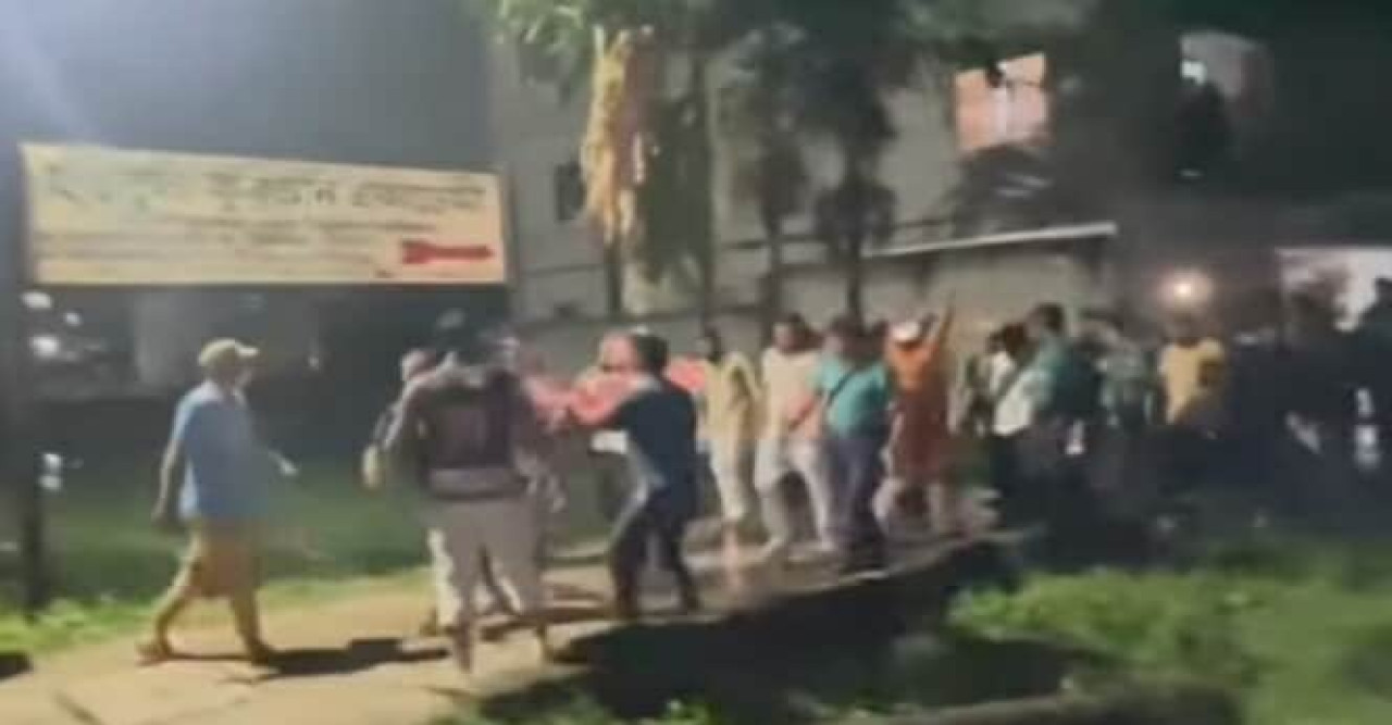 রাজশাহীতে সাবেক ডিবি হাসান কে গণপিটুনি