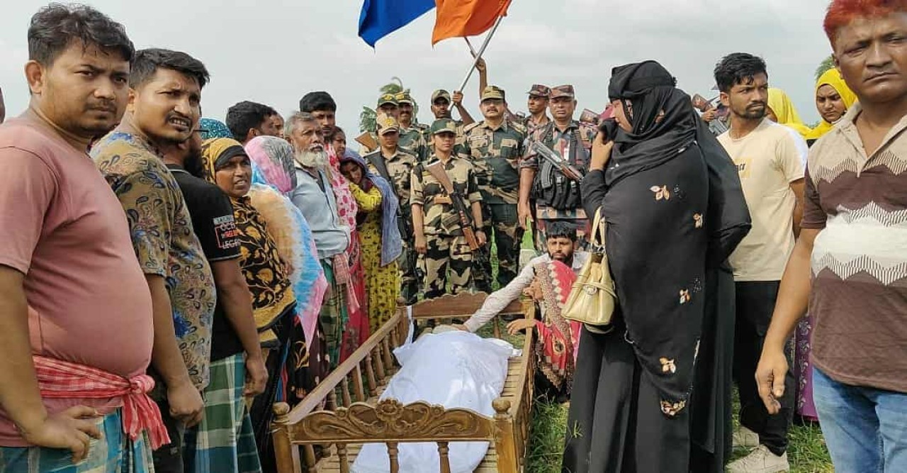 সীমান্তরক্ষীদের বদন্যতায় শেষ বারের মত বাবার মুখটি দেখলো মেয়ে মিতু মন্ডল