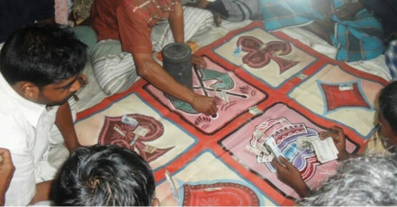 অনলাইন জুয়ার ছোবলে বেনাপোল-শার্শায় হারিয়ে যাচ্ছে যুবসমাজ, সর্বশান্ত হচ্ছে বিভিন্ন পেশার মানুষ