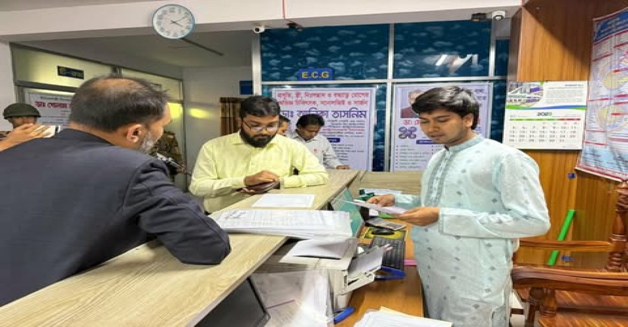 নওগাঁয় বিচার বিভাগের সামারি ট্রায়াল: ডায়াগনস্টিক সেন্টারকে জরিমানা, ভেজাল পণ্য জব্দ