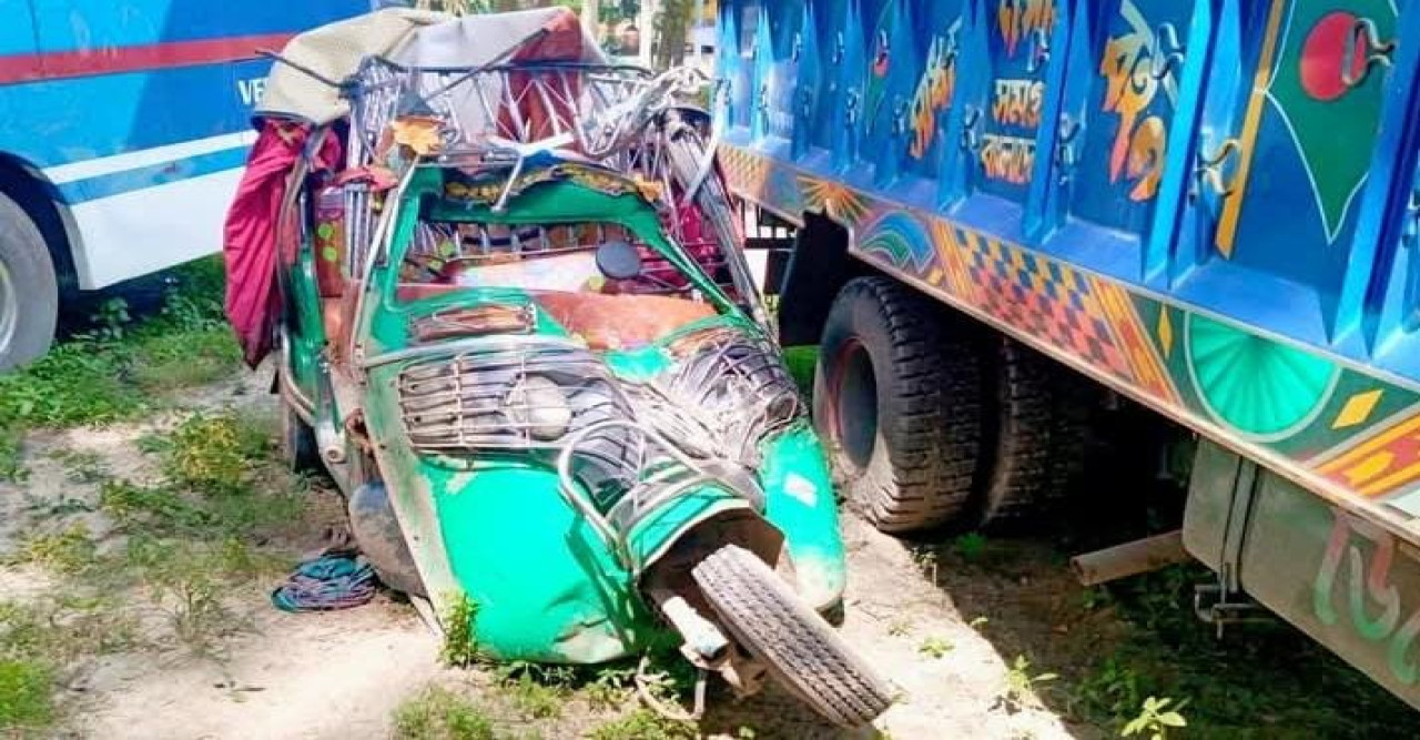 “ঢাকা-ময়মনসিংহ মহাসড়কে ট্রাক-সিএনজি সংঘর্ষে নিহত ২”