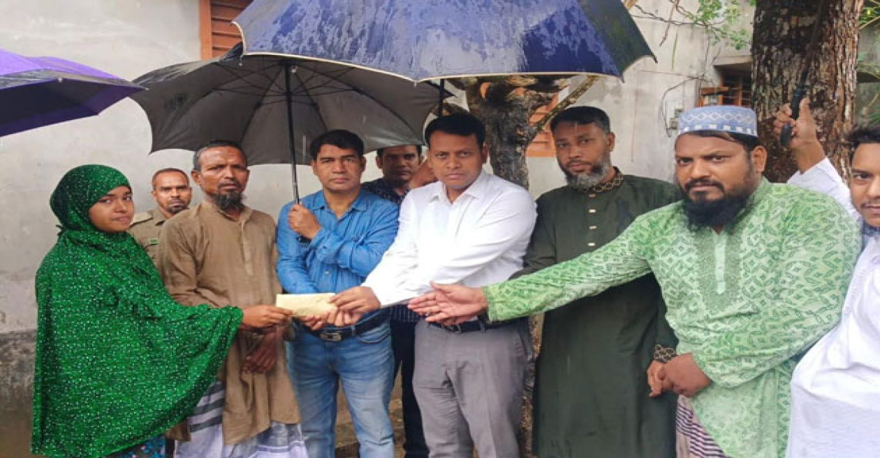 শিবগঞ্জে বজ্র’পাতে নি’হত ২ কৃষকের পরিবার পেলো অর্থ সহায়তা