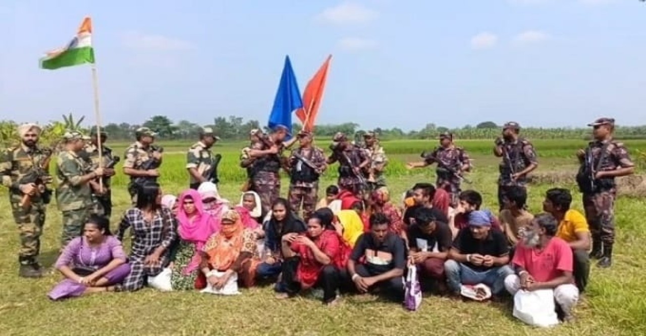 মেহেরপুরের কাজীপুর সীমান্ত দিয়ে নারীসহ ৬০জন বাংলাদেশীকে পতাকা বৈঠকের মাধ্যমে ফেরত দিলাে বিএসএফ