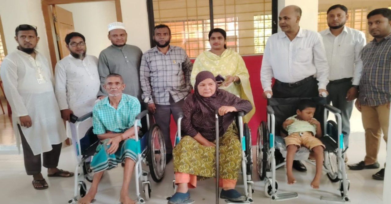 পাঁচবিবিতে ১৭ জন প্রতিবন্ধীর মাঝে হুইলচেয়ার বিতরন