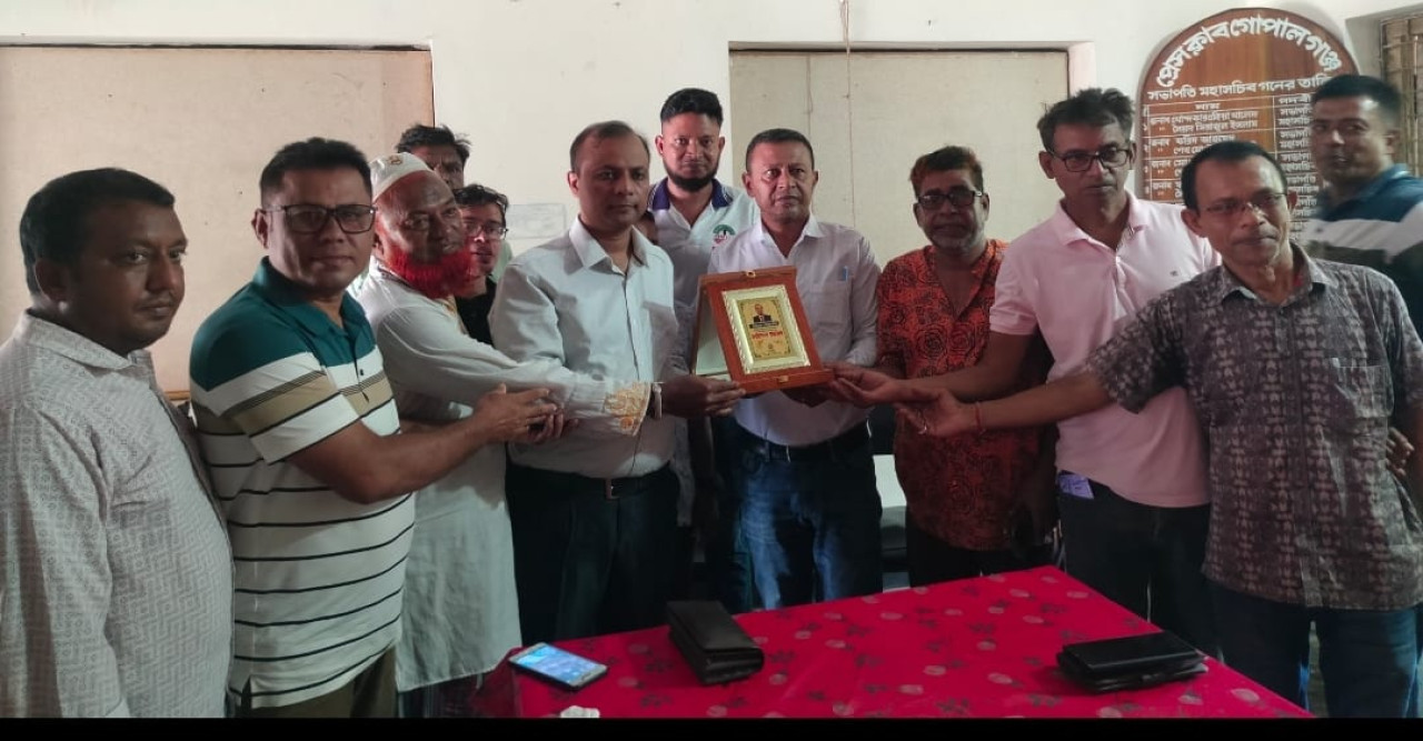 প্রেসক্লাব গোপালগঞ্জে বিদায় সংবর্ধনায় অতিরিক্ত জেলা প্রশাসক মো. গোলাম কবিরকে সম্মাননা প্রদান