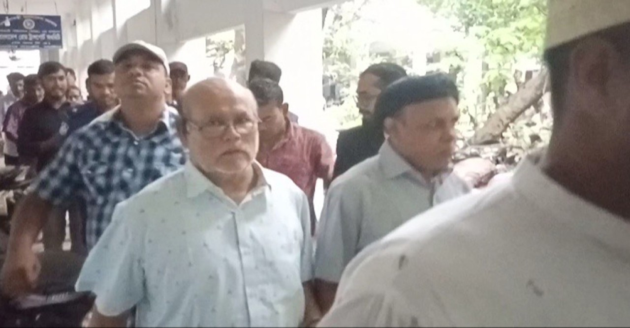 নাটোরে ঈদের দিন গোলাগুলি, আ.লীগ সভাপতিসহ ১৭ নেতা-কর্মী কারাগারে