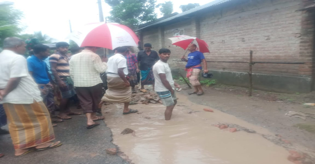 শার্শায় বাগআঁচড়া-কায়বা সড়কের বেহাল দশা : চরম দুর্ভোগে হাজারো মানুষ