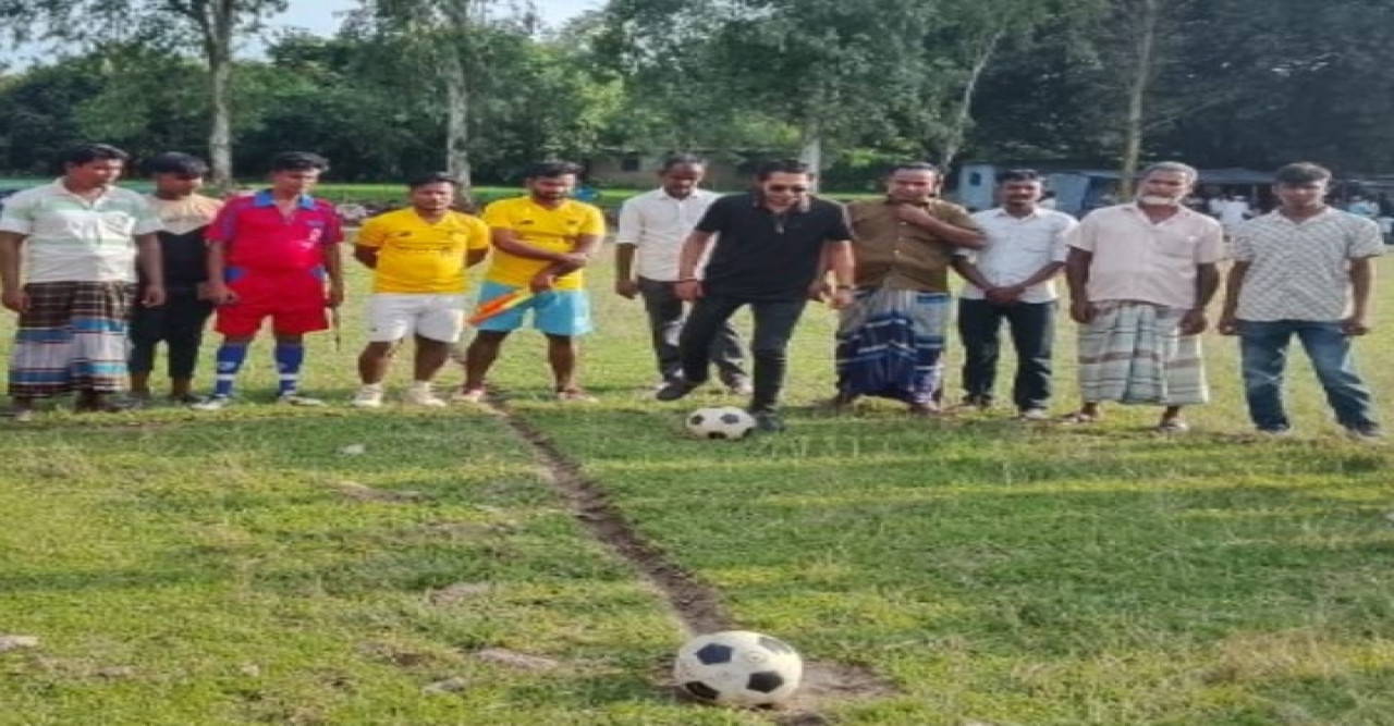 মহাদেবপুর উপজেলার চাঁন্দাস ইউনিয়নে ফুটবল খেলা অনুষ্ঠিত