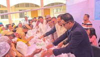 রূপগঞ্জে ৫ হাজার পরিবারের মাঝে মনির এন্ড রুবি ফাউন্ডেশনের খাদ্য সামগ্রী বিতরণ