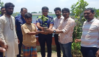 প্রত্যন্ত গ্রামের শিক্ষার্থী ও কৃষক-শ্রমিকদের  বৃক্ষ উপহার দিল ব্রাইট লাইফ ভলান্টিয়ার্স