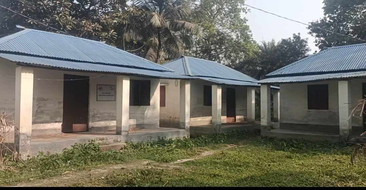 লালপুরে সরকারী ঘর দেয়ার কথা বলে ইউপি সদস্য সহ আওয়ামীলীগ নেতার বিরুদ্ধে টাকা হাতিয়ে নেয়ার অভিযোগ