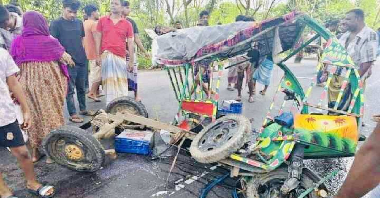 নাটোরে বাস-অটোরিকশার সংঘর্ষে নিহত ৩