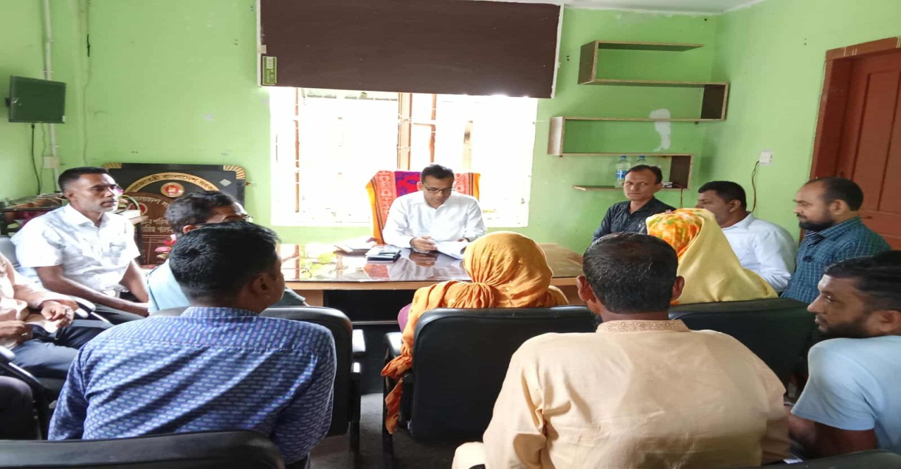 আটপাড়ার শুনই ইউনিয়ন পরিষদে ইউএনও মো. শাহনূর রহমানের পরিদর্শন