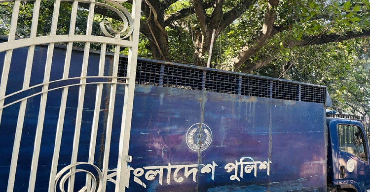 রাজসাক্ষী মামুনকে ট্রাইব্যুনালে আনা হয়েছে