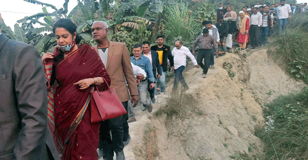 পাহাড়ে অবৈধদের বিদ্যুৎ-পানির সংযোগ বিচ্ছিন্ন করা হবে: উপদেষ্টা