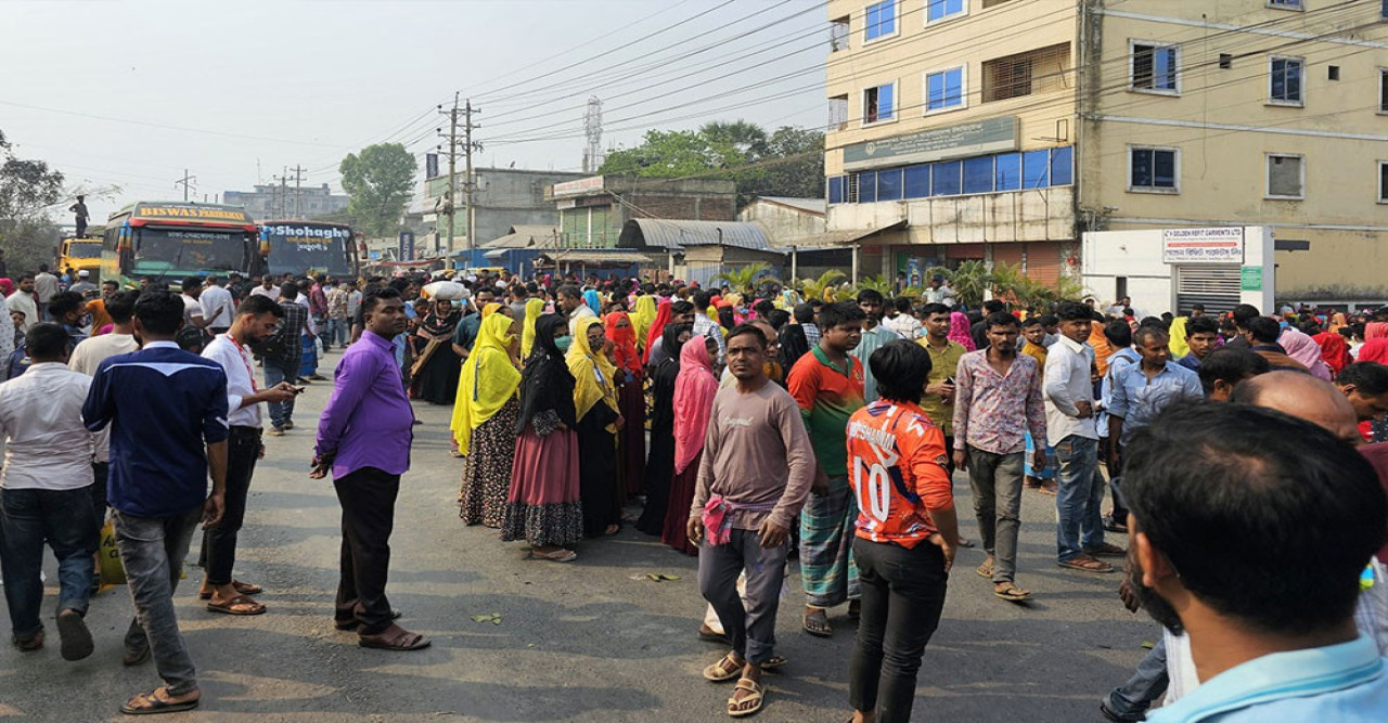 ট্রাকচাপায় শ্রমিকের মৃত্যু, প্রতিবাদে ঢাকা-ময়মনসিংহ মহাসড়ক অবরোধ