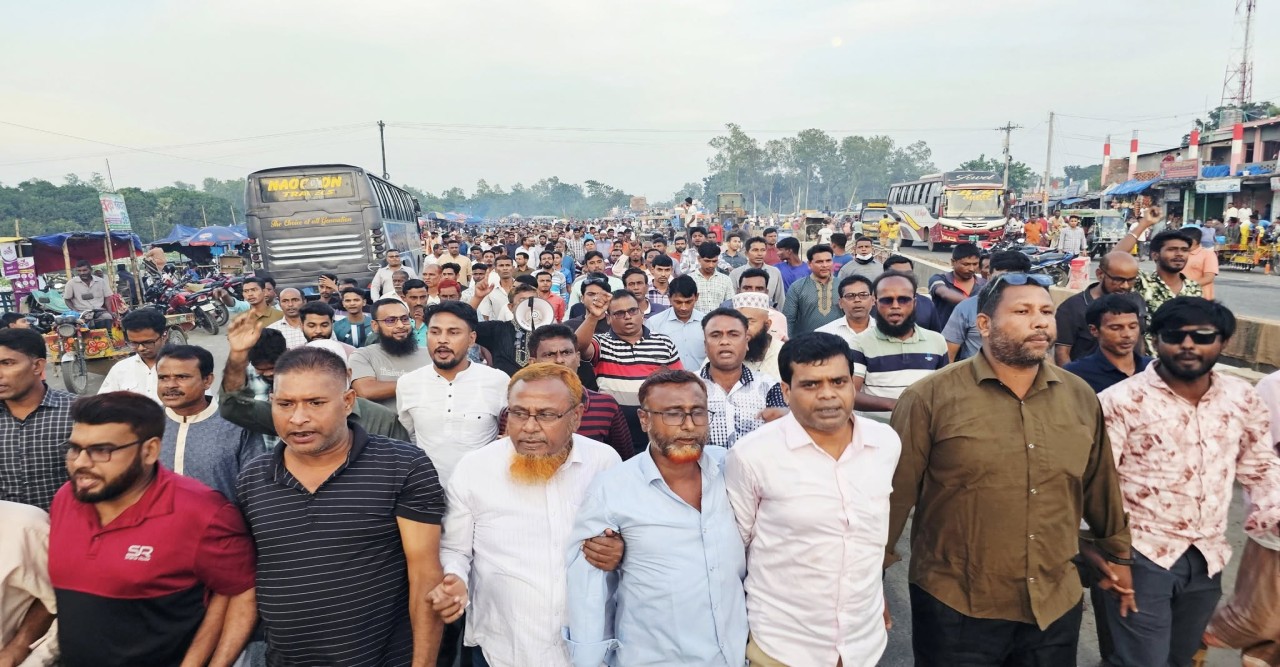 মান্দায় বিএনপির মনোনয়ন পুনর্বিবেচনার দাবিতে মানববন্ধন ও বিক্ষোভ মিছিল তৃণমূলের দাবি ‘ত্যাগী নেতা এম এ মতীনকে প্রার্থী করা হোক’