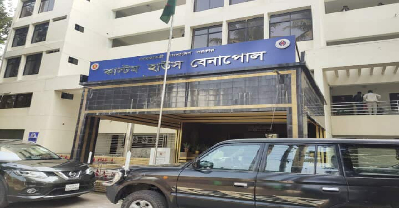১৪০ জন এনজিও বেনাপোল কাস্টমস হাউস থেকে  অপসারণ