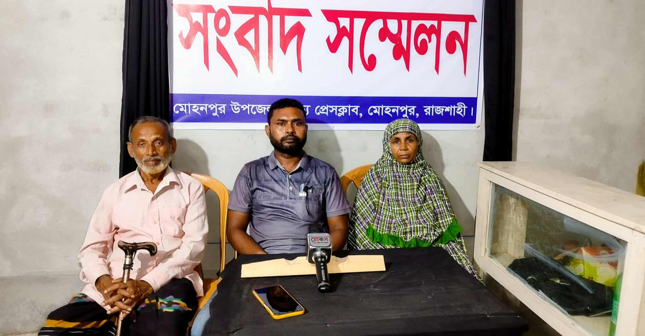 দূর্গাপুরে নারী সিন্ডিকেটের হাত থেকে বাঁচতে মোহনপুরে সংবাদ সম্মেলন