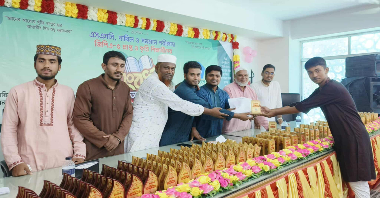 বড়াইগ্রামে ছাত্র শিবিরের আয়োজনে কৃতি শিক্ষার্থীদের সংবর্ধনা প্রদান
