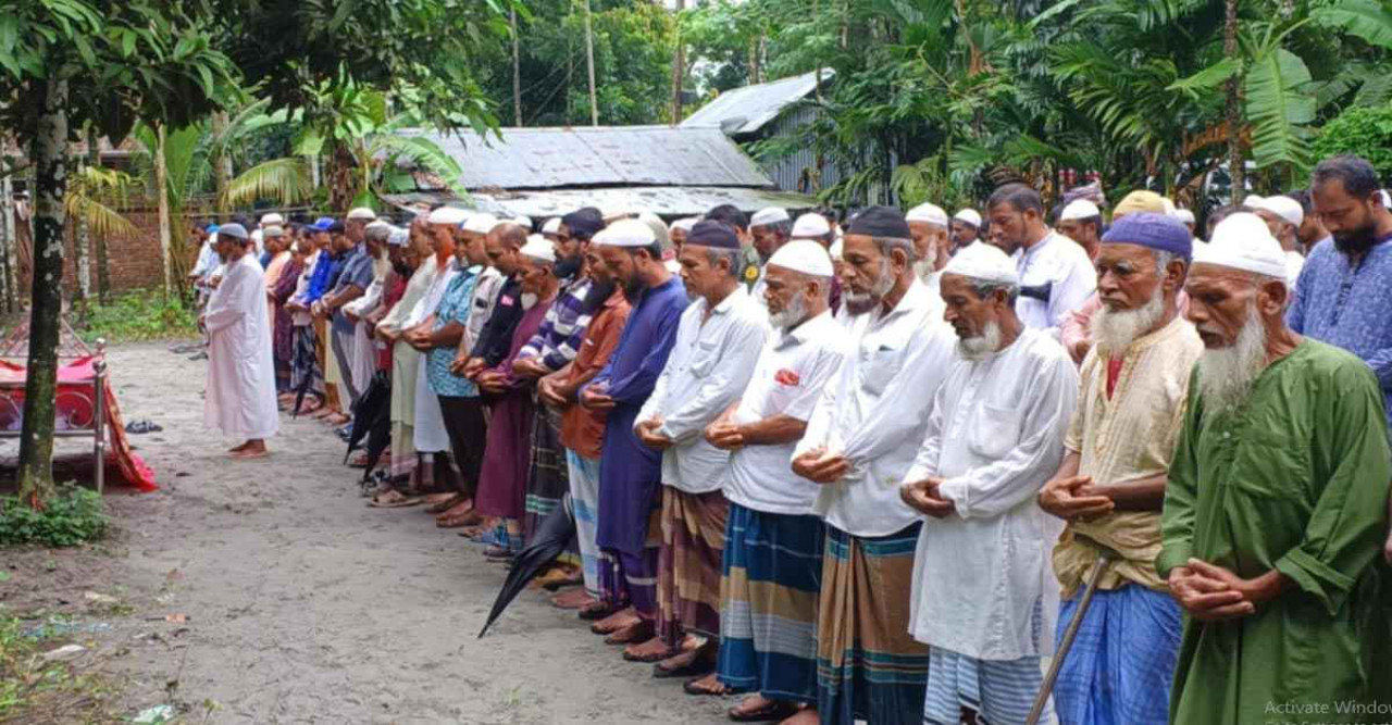 বিমান বিধ্বস্ত মাসুমার লাশ ভোলায় পারিবারিক কবরস্থানে চিরনিদ্রায় শায়িত