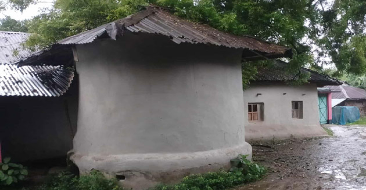 তানোরে বিলুপ্ত পথে ধানের গোলা ও মিল
