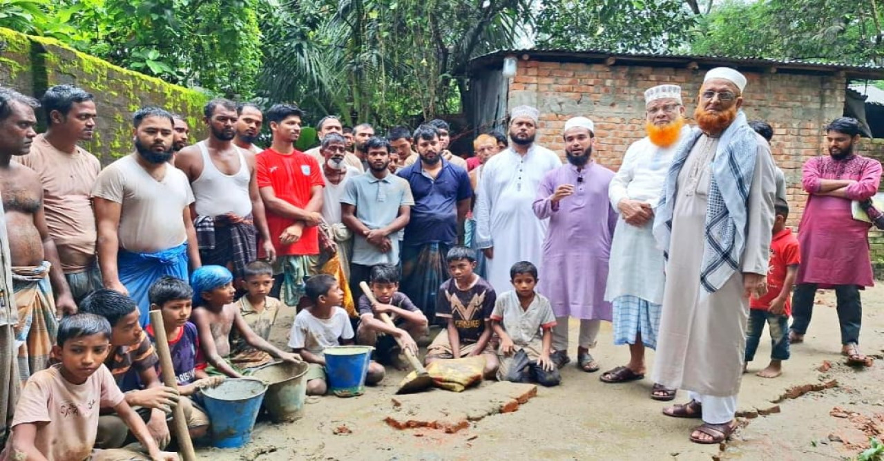 হাটহাজারীতে ইসলামি যুব বিভাগের  স্বেচ্ছাশ্রমে বাদশায়ী সড়কের সংস্কার