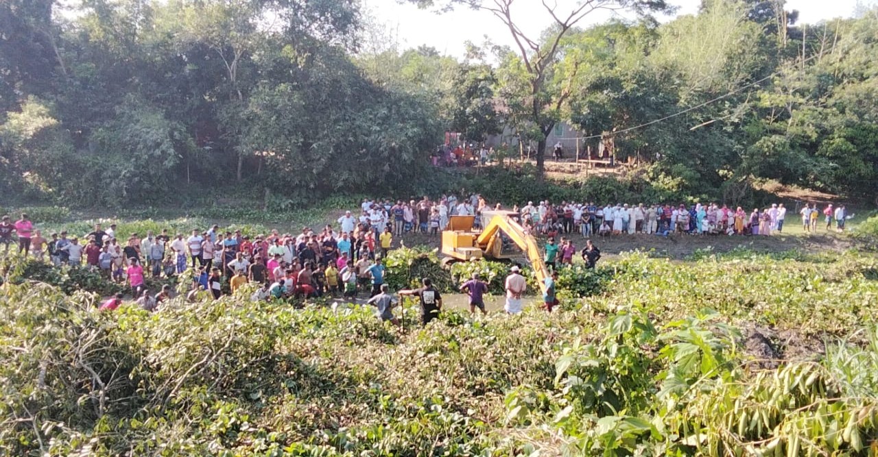 কাপাসিয়ায় কচুরিপানা সরাতে নেমে দুই নারীর করুণ মৃত্যু