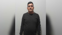 ডিবি পরিচয়ের ছিনতাইকারীকে গণপিটুনি দিয়ে পুলিশে দিলো জনতা