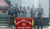 নেত্রকোনার কলমাকান্দায় ভারতীয় মদসহ ৩ যুবক আটক