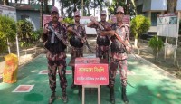 সাতক্ষীরা সীমান্তে ভারতীয় মালামাল জব্দ