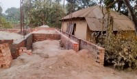 মোহনপুরে প্রতিপক্ষকে ফাঁসাতে মায়ের মাথায় আঘাত