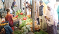 রোজায় বেনাপোলে নিত্যপণ্যের দাম ঊর্ধ্বমুখী, ক্রেতাদের ক্ষোভ : মাঠে ভ্রাম্যমান আদালত