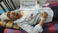 লক্ষীপুরে জেনারেল হাসপাতালে হামলা-ভাঙচুর: শেয়ারহোল্ডারকে ছুরিকাঘাত করে ২০ লাখ টাকা লুট