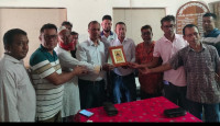 প্রেসক্লাব গোপালগঞ্জে বিদায় সংবর্ধনায় অতিরিক্ত জেলা প্রশাসক মো. গোলাম কবিরকে সম্মাননা প্রদান