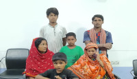 চাঁপাইনবাবগঞ্জে ছয় ভারতীয় নাগরিক আটক